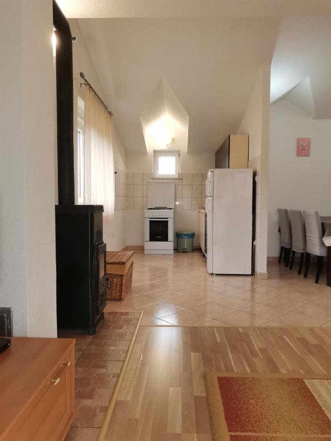 Trilj Apartman Jurika Exterior photo