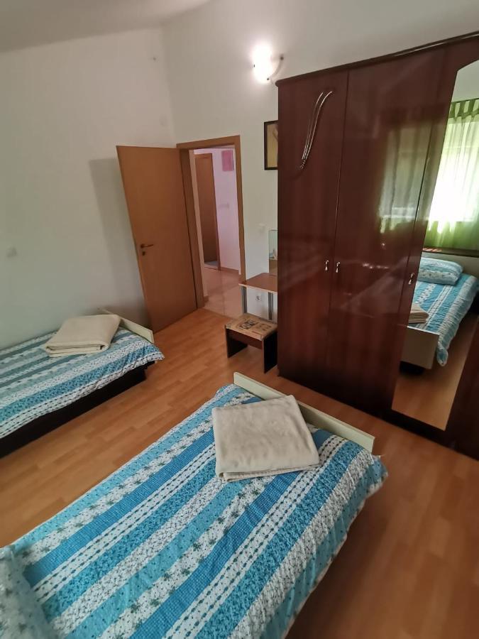 Trilj Apartman Jurika Exterior photo