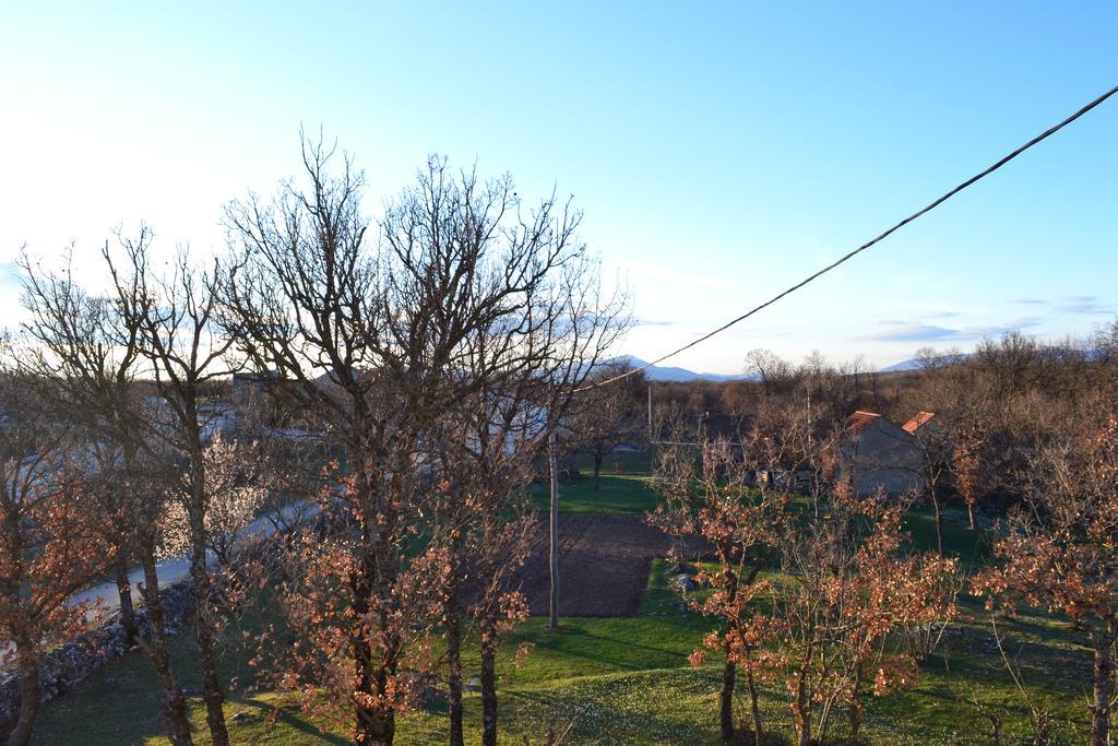 Trilj Apartman Jurika Exterior photo