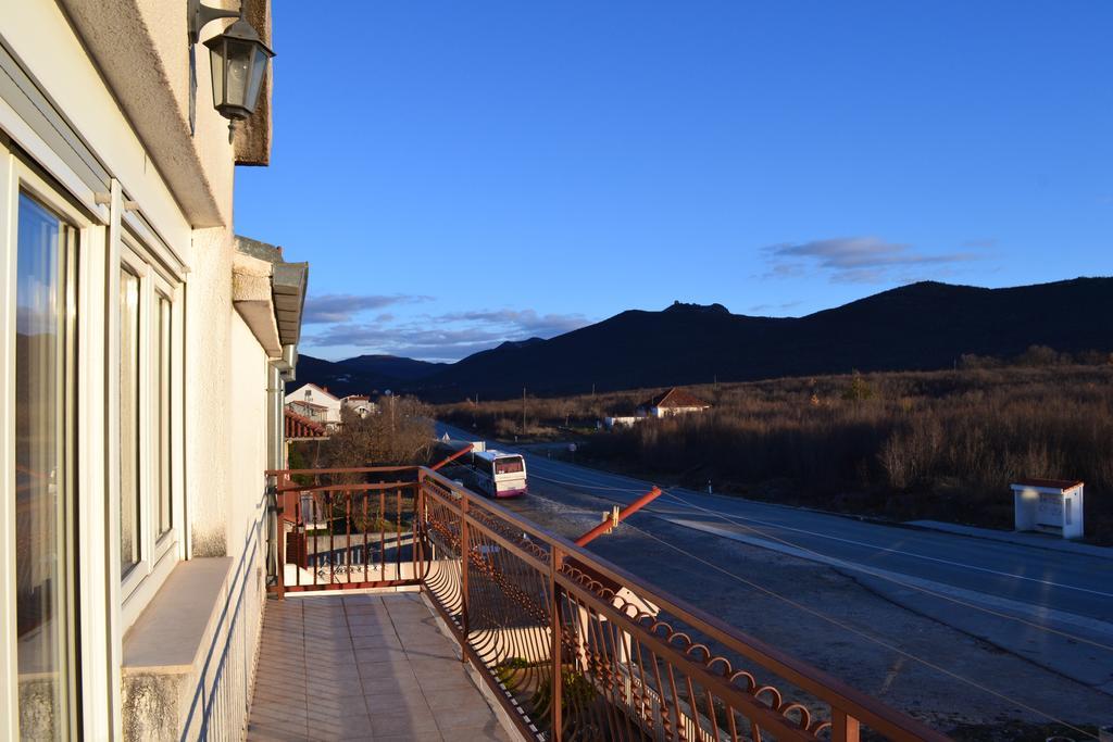 Trilj Apartman Jurika Exterior photo